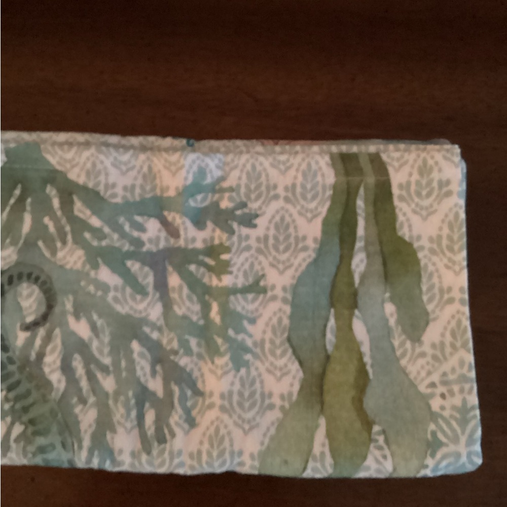 PRETTY SEAHORSE TEA TOWEL - Green and White - Picture 4 of 12